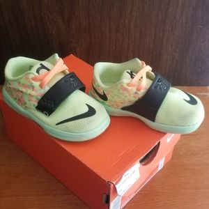 Kids Nike tennis shoes kd v11